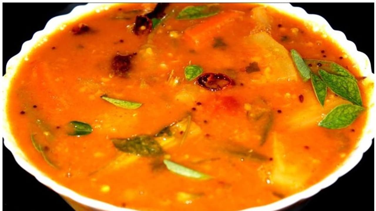 வீட்டில நான் இருக்கும் போது வேறொரு பெண்ணுடன் உல்லாசமா இருப்பியா?கொதித்த மனைவி! கொதிக்கும் குழம்பை ஊற்றிய கணவன்