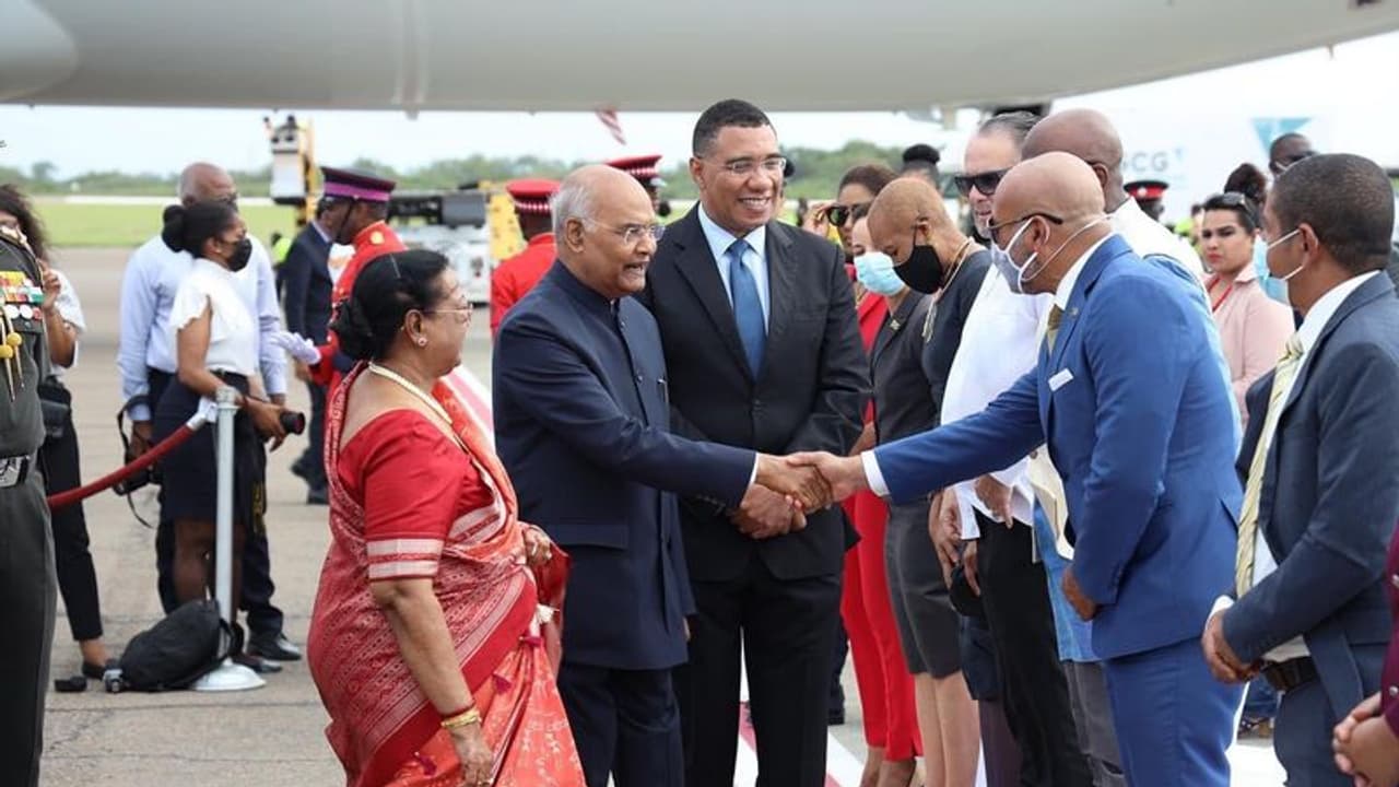 Ram Nath Kovind: జమైకా చేరుకున్న రాష్ట్రపతి రామ్నాథ్ కోవింద్.. మే 18న పార్లమెంట్లో ప్రసంగం ! Ram Nath Kovind: జమైకా చేరుకున్న రాష్ట్రపతి రామ్నాథ్ కోవింద్.. మే 18న పార్లమెంట్లో ప్రసంగం !