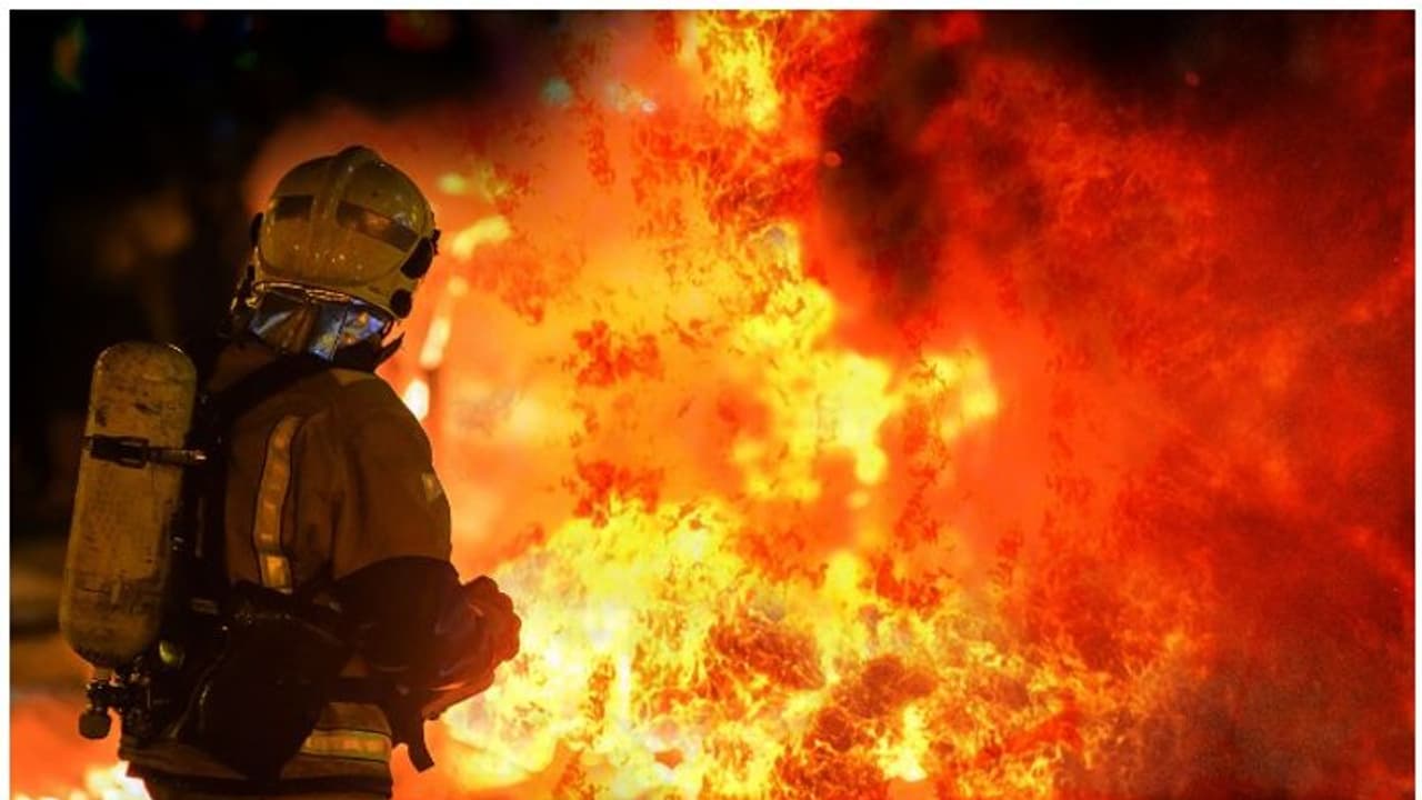  শহরে ফের ভয়াবহ অগ্নিকাণ্ড, আগুন লাগল চাঁদনিচকের কাপড়ের শোরুমে, ভস্মীভূত একাধিক