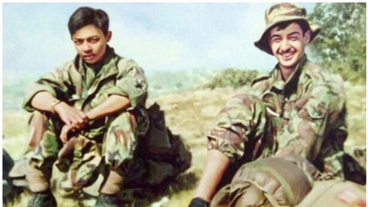 ബ്രിട്ടീഷ് സൈനിക യൂണിഫോമിലുള്ള ശൈഖ് മുഹമ്മദിന്റെ ചിത്രം വൈറല്; ഒപ്പമുള്ളത് മറ്റൊരു രാജ്യത്തിന്റെ ഭരണാധികാരി ബ്രിട്ടീഷ് സൈനിക യൂണിഫോമിലുള്ള ശൈഖ് മുഹമ്മദിന്റെ ചിത്രം വൈറല്; ഒപ്പമുള്ളത് മറ്റൊരു രാജ്യത്തിന്റെ ഭരണാധികാരി