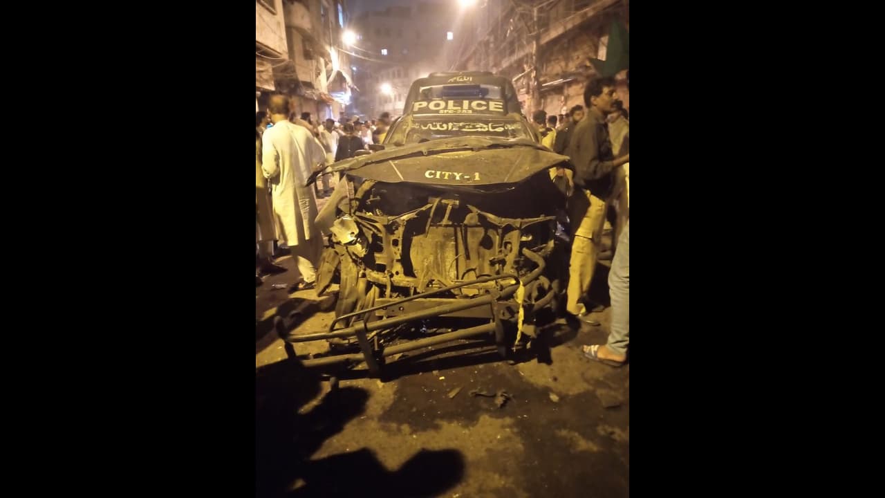 Kharadar blast : పాకిస్థాన్ కరాచీలో పేలుడు.. ఒకరు మృతి, పలువురికి గాయాలు.. Kharadar blast : పాకిస్థాన్ కరాచీలో పేలుడు.. ఒకరు మృతి, పలువురికి గాయాలు..