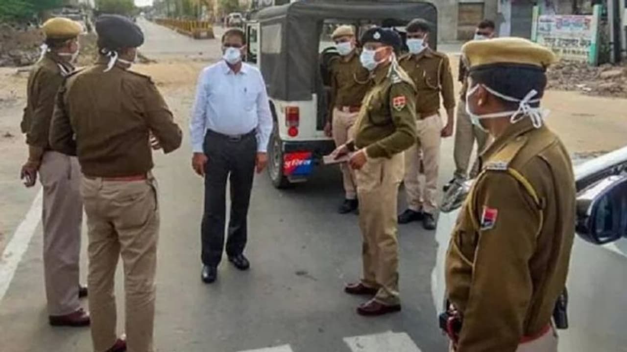 राजस्थान से बड़ी खबर: अभ्यर्थी ने 10 लाख रुपए में खरीदा पुलिस भर्ती परीक्षा का पेपर, किए चौंकाने वाले खुलासे राजस्थान से बड़ी खबर: अभ्यर्थी ने 10 लाख रुपए में खरीदा पुलिस भर्ती परीक्षा का पेपर, किए चौंकाने वाले खुलासे