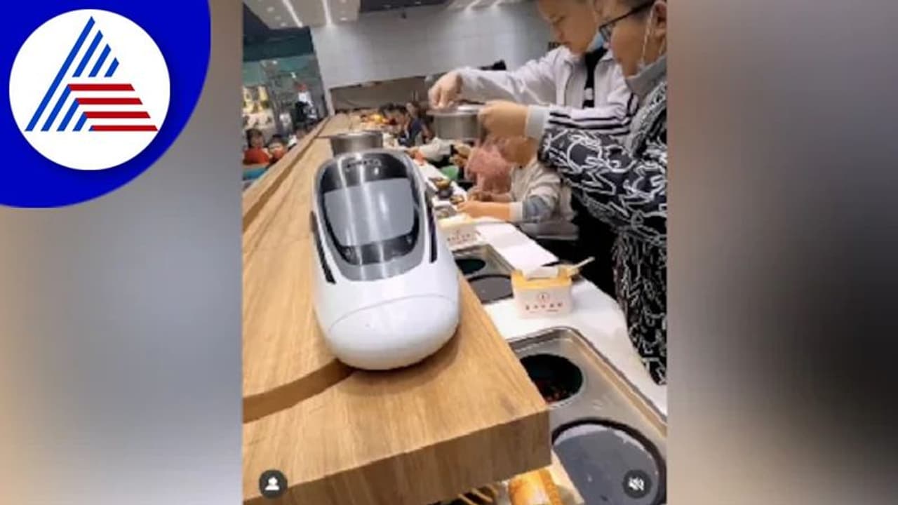 ರೆಸ್ಟೋರೆಂಟ್‌ನಲ್ಲಿ ಆಹಾರ ಸರ್ವ್ ಮಾಡೋ ಬುಲೆಟ್ ಟ್ರೈನ್‌: ವಿಡಿಯೋ ನೋಡಿ