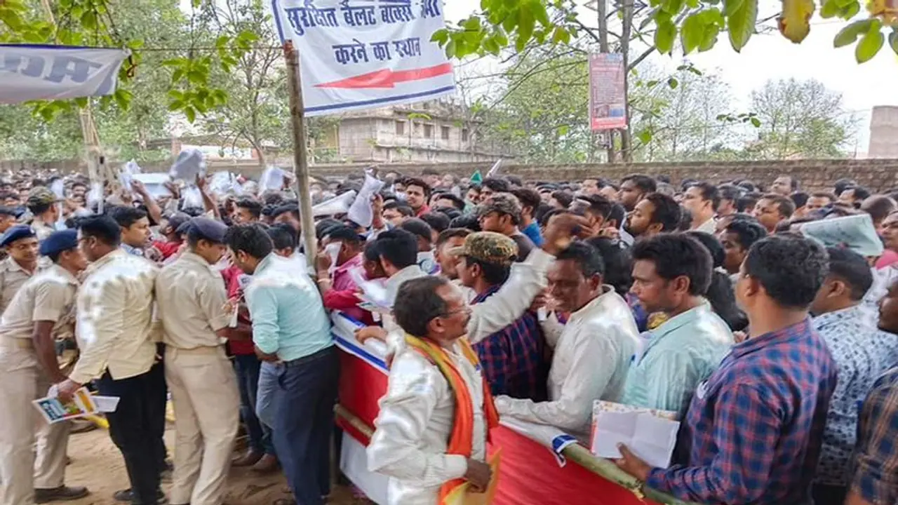 Jharkhand Panchayat Chunav Result 2022 : तीसरे और चौथे फेज की मतगणना जारी, मैदान में महिलाएं ज्यादा Jharkhand Panchayat Chunav Result 2022 : तीसरे और चौथे फेज की मतगणना जारी, मैदान में महिलाएं ज्यादा