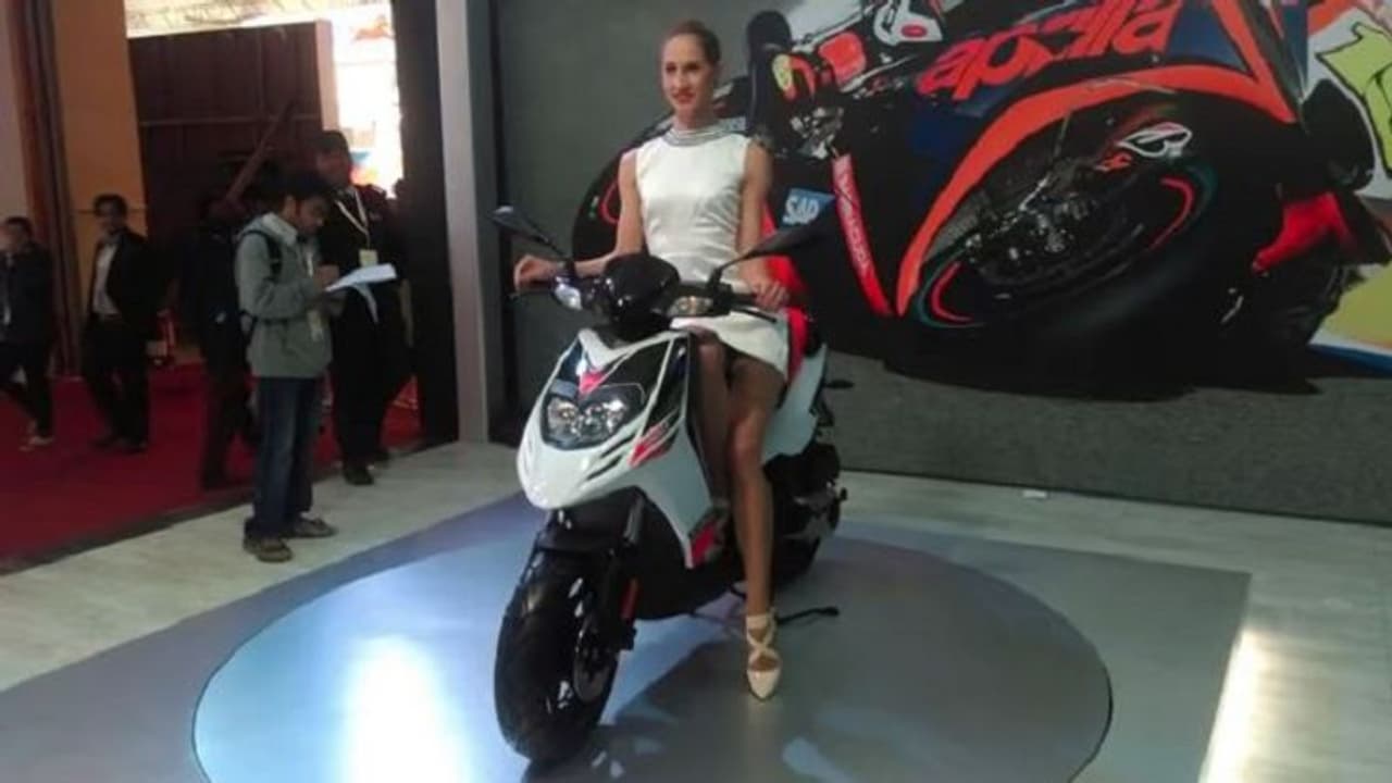 Aprilia Price Hike:మీరు అప్రిలియా స్కూటర్ కొనేందుకు చూస్తున్నారా.. కొత్త ధరల లిస్ట్ ఇదే.. Aprilia Price Hike:మీరు అప్రిలియా స్కూటర్ కొనేందుకు చూస్తున్నారా.. కొత్త ధరల లిస్ట్ ఇదే..