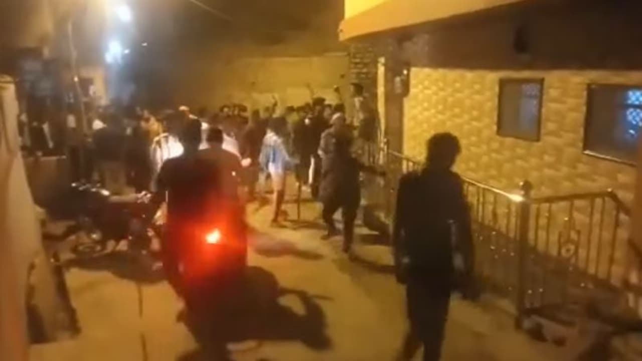 మధ్యప్రదేశ్ లో మత ఘర్షణ.. హనుమాన్ విగ్రహ ప్రతిష్టాపన సమయంలో ఉద్రిక్తత.. 144 సెక్షన్ విధింపు.. మధ్యప్రదేశ్ లో మత ఘర్షణ.. హనుమాన్ విగ్రహ ప్రతిష్టాపన సమయంలో ఉద్రిక్తత.. 144 సెక్షన్ విధింపు..