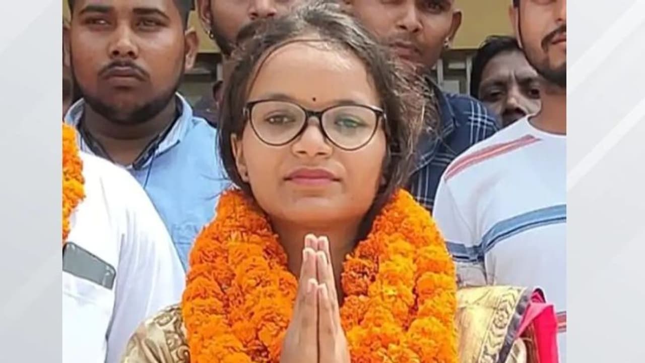 कौन है अर्चना हेंब्रम जो जीती झारखंड पंचायत चुनाव, JPSC मेंस एग्जाम क्लियर करने के बाद भी लड़ा इलेक्शन