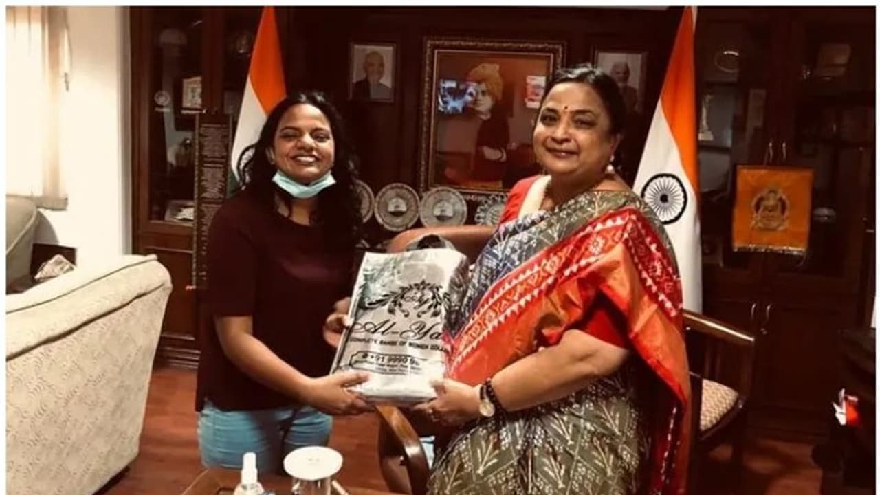 Hard Work: ముంబయిలో పూవులు అమ్ముకునే అమ్మాయికి యూఎస్ టాప్ వర్సిటీలో పీహెచ్డీ అడ్మిషన్ Hard Work: ముంబయిలో పూవులు అమ్ముకునే అమ్మాయికి యూఎస్ టాప్ వర్సిటీలో పీహెచ్డీ అడ్మిషన్