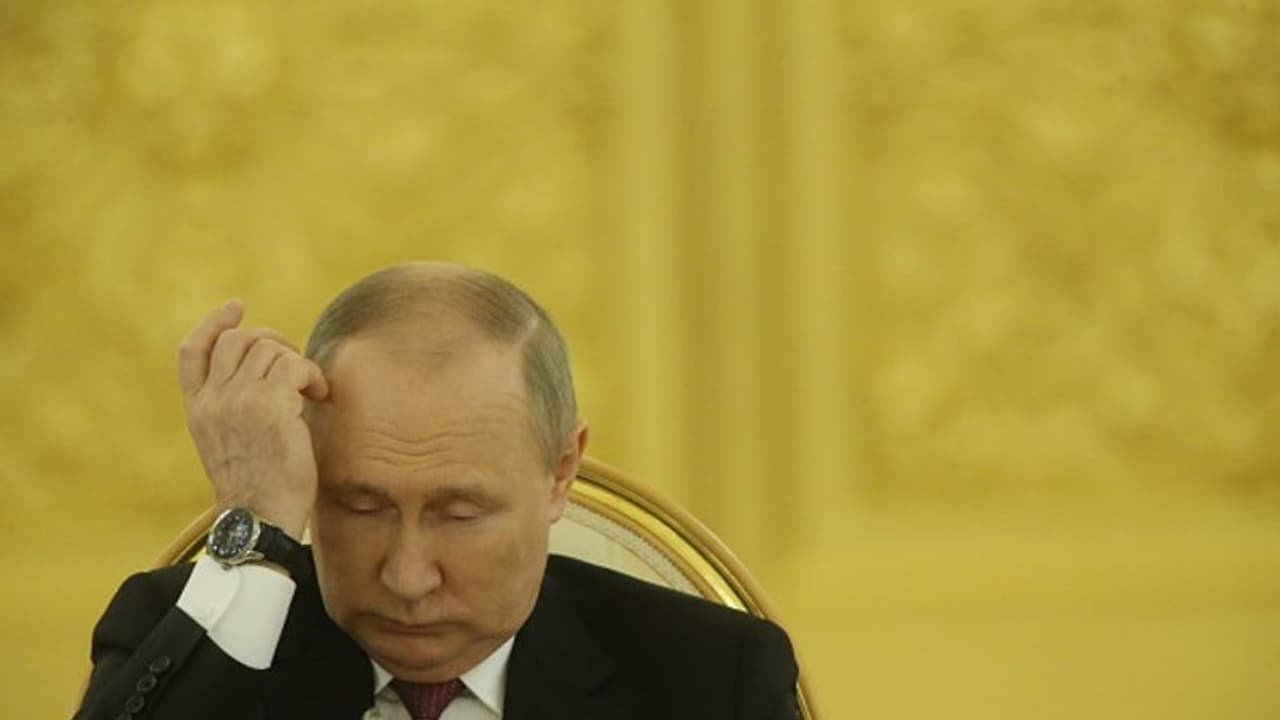 நாட்டுக்குள் நுழைய அதிபர் புதினுக்கு அதிரடி தடை... கனடா அதிரடி..! நாட்டுக்குள் நுழைய அதிபர் புதினுக்கு அதிரடி தடை... கனடா அதிரடி..!