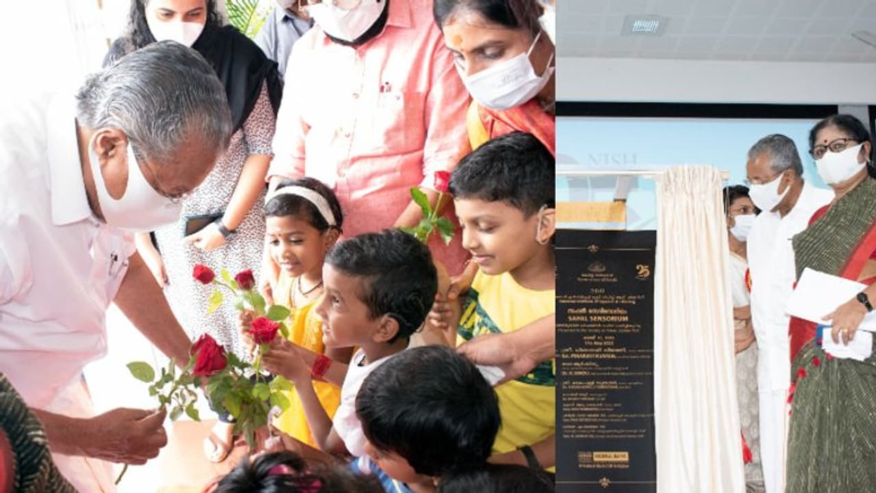 മുഖ്യമന്ത്രിക്ക് പൂക്കള് സമ്മാനിച്ച് കുരുന്നുകള്; നിഷിന്റെ 25 ാം വാര്ഷികം ഉദ്ഘാടനം ചെയ്ത് പിണറായി മുഖ്യമന്ത്രിക്ക് പൂക്കള് സമ്മാനിച്ച് കുരുന്നുകള്; നിഷിന്റെ 25 ാം വാര്ഷികം ഉദ്ഘാടനം ചെയ്ത് പിണറായി
