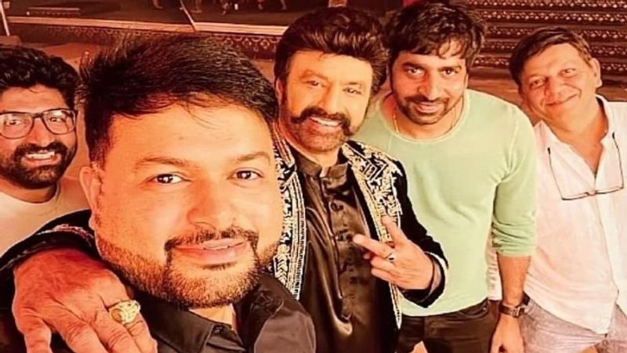 NBK107 Update: ఫ్యాన్స్ కి అదిరిపోయే అప్‌డేట్‌ ఇచ్చిన బాలయ్య.. షూటింగ్‌ సెట్‌ ఫోటో వైరల్‌ 