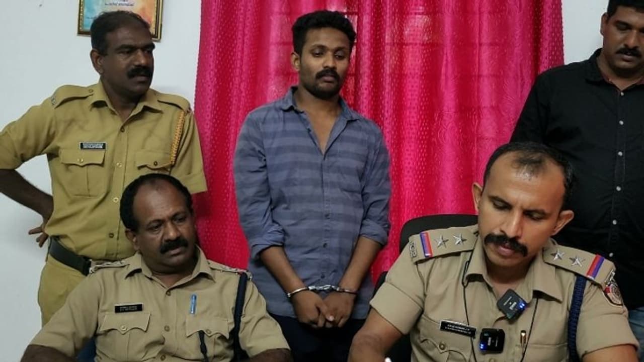 പ്രധാനമന്ത്രിയുടെ ഓഫീസിലെ ഉദ്യോഗസ്ഥൻ ചമഞ്ഞ് തട്ടിപ്പ് നടത്തിയ യുവാവ് പിടിയിൽ 