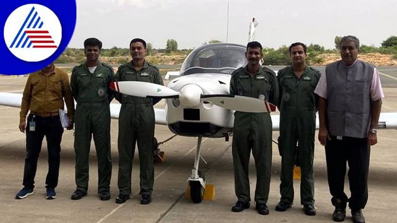 ದೇಶದ ಪ್ರಥಮ 2 ಸೀಟರ್ ತರಬೇತಿ ಯುದ್ಧವಿಮಾನ ಪರೀಕ್ಷೆ ದೇಶದ ಪ್ರಥಮ 2 ಸೀಟರ್ ತರಬೇತಿ ಯುದ್ಧವಿಮಾನ ಪರೀಕ್ಷೆ