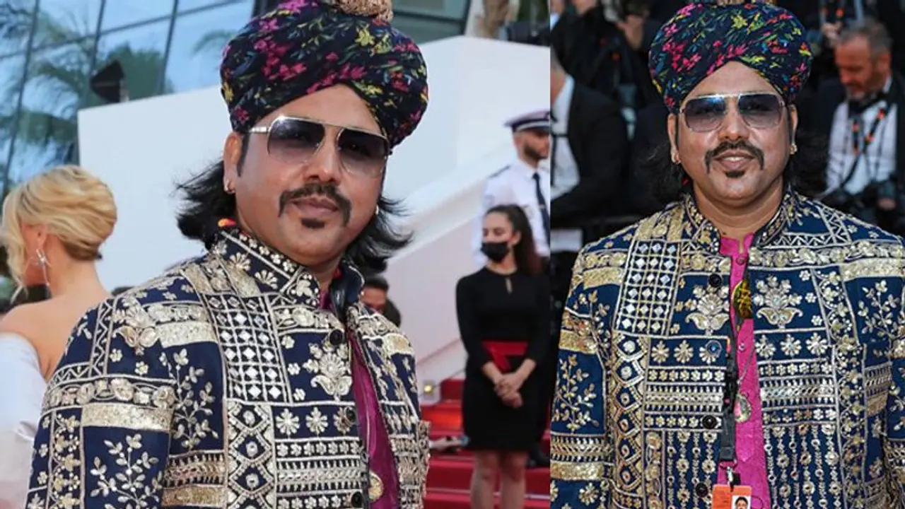 Cannes के रेड कारपेट पर भारतीय लोक कलाकार मामे खान का जलवा, इस मामले में सिंगर ने रचा इतिहास Cannes के रेड कारपेट पर भारतीय लोक कलाकार मामे खान का जलवा, इस मामले में सिंगर ने रचा इतिहास