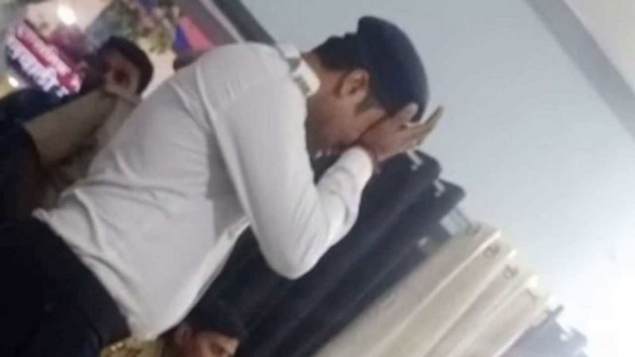 थाने में फूट फूटकर क्यों रोया ट्रैफिक पुलिस का सिपाही, वीडियो वायरल, जानें क्या है पूरा मामला