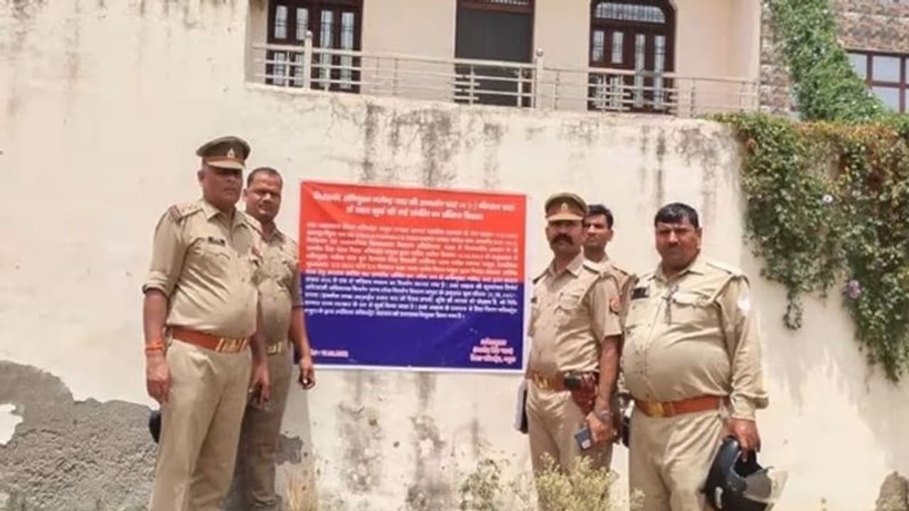 माफियाओं के खिलाफ लगातार कार्रवाई जारी, 1.28 करोड़ की संपत्ति की गई कुर्क माफियाओं के खिलाफ लगातार कार्रवाई जारी, 1.28 करोड़ की संपत्ति की गई कुर्क