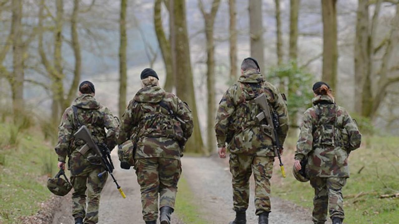 रूस अमेरिका के बीच तनाव से डरे दुनिया के छोटे देश, NATO के विस्तार के जवाब में रूस बनाएगा 12 नए सैन्य अड्डे रूस अमेरिका के बीच तनाव से डरे दुनिया के छोटे देश, NATO के विस्तार के जवाब में रूस बनाएगा 12 नए सैन्य अड्डे