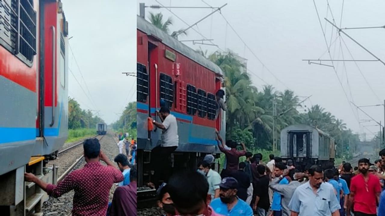 തൃശ്ശൂരിൽ ഓടിക്കൊണ്ടിരുന്ന തീവണ്ടിയുടെ കോച്ചുകൾ വേർപെട്ടു തൃശ്ശൂരിൽ ഓടിക്കൊണ്ടിരുന്ന തീവണ്ടിയുടെ കോച്ചുകൾ വേർപെട്ടു