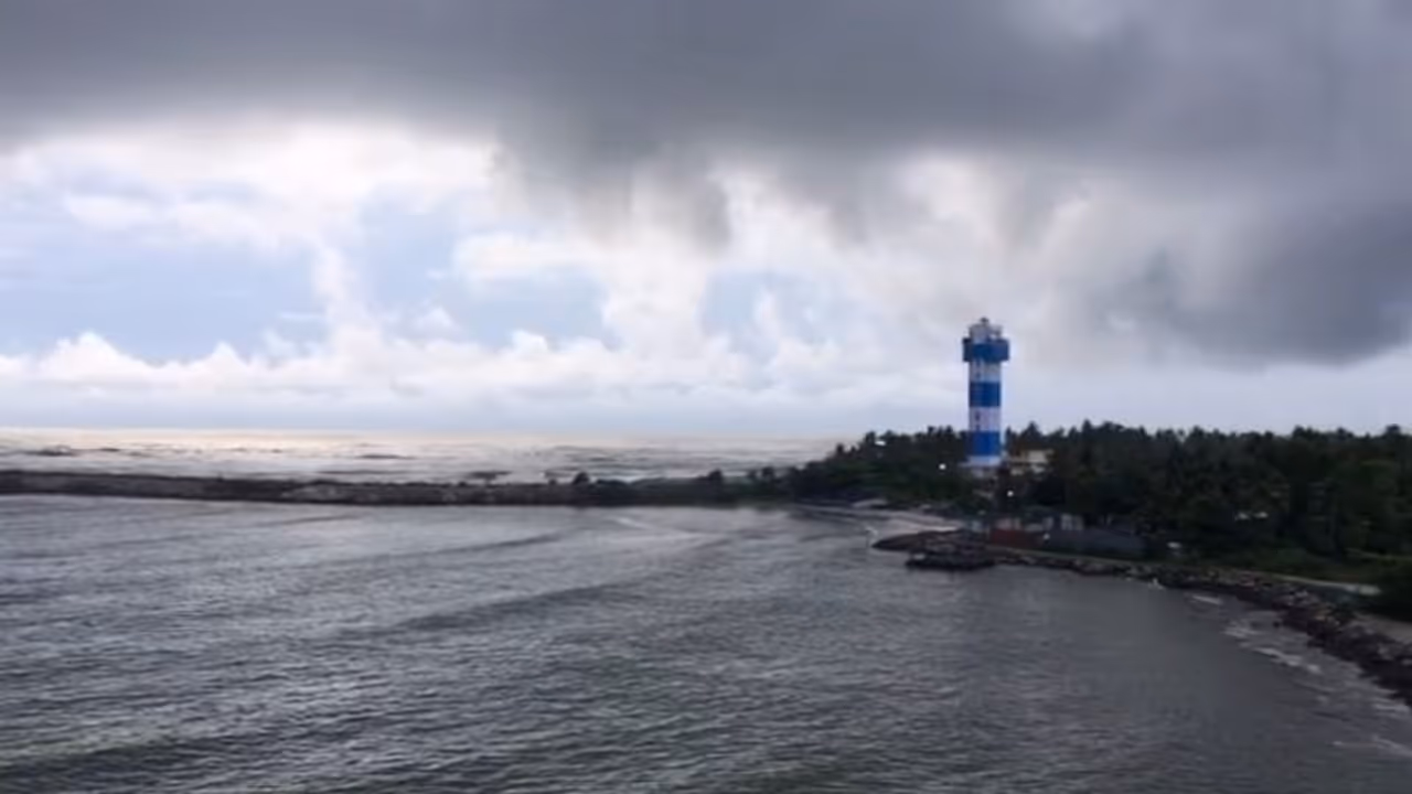 Kerala Rains: സംസ്ഥാനത്ത് തുടർച്ചയായി അഞ്ചാം ദിവസവും ശക്തമായ മഴ: നൂറുകണക്കിന് വീടുകളിൽ വെള്ളം കയറി