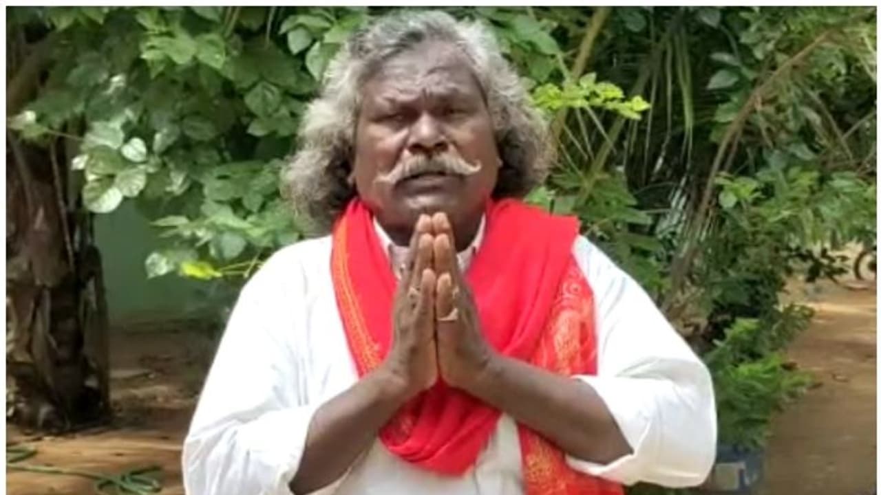 నా నోట్లె మన్ను కొట్టకుర్రి.. అవసరమైతే ‘పద్మ శ్రీ’ వెనక్కి ఇచ్చేస్తా.. బీజేపీ నేతల వైఖరిపై మొగులయ్య ఆవేదన నా నోట్లె మన్ను కొట్టకుర్రి.. అవసరమైతే ‘పద్మ శ్రీ’ వెనక్కి ఇచ్చేస్తా.. బీజేపీ నేతల వైఖరిపై మొగులయ్య ఆవేదన