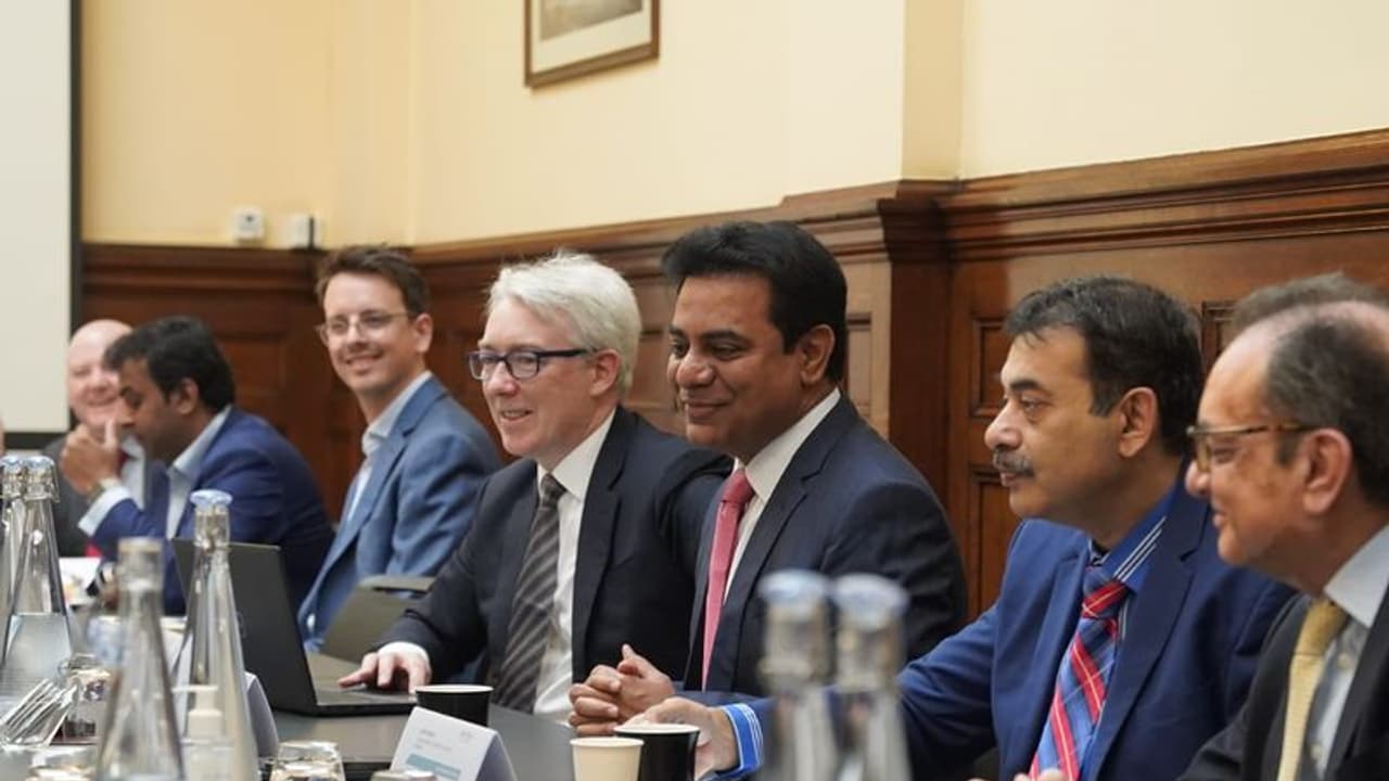 యూకే : ఫలించిన కేటీఆర్ కృషి .. హైదరాబాద్లో అడుగుపెట్టనున్న దిగ్గజ ఫార్మా సంస్థ యూకే : ఫలించిన కేటీఆర్ కృషి .. హైదరాబాద్లో అడుగుపెట్టనున్న దిగ్గజ ఫార్మా సంస్థ