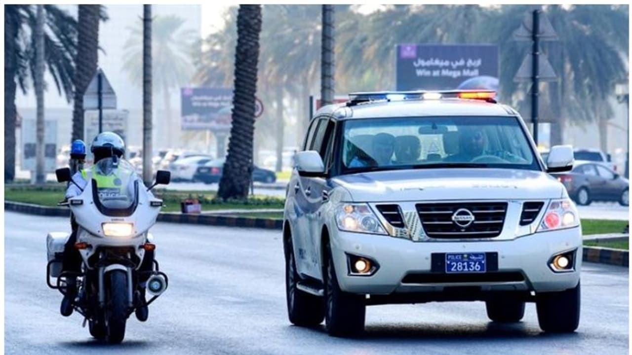 റോഡ് മുറിച്ചു കടക്കുന്നതിനിടെ പ്രവാസിയെ വാഹനമിടിച്ചു; ഡ്രൈവറെ 45 മിനിറ്റില് അറസ്റ്റ് ചെയ്ത് ഷാര്ജ പൊലീസ് റോഡ് മുറിച്ചു കടക്കുന്നതിനിടെ പ്രവാസിയെ വാഹനമിടിച്ചു; ഡ്രൈവറെ 45 മിനിറ്റില് അറസ്റ്റ് ചെയ്ത് ഷാര്ജ പൊലീസ്