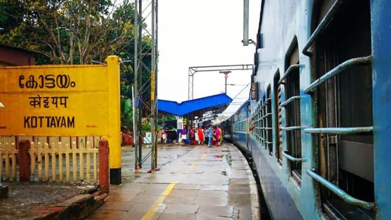 പാത ഇരട്ടിപ്പിക്കല്; ട്രെയിനുകൾ റദ്ദാക്കിയതോടെ വലഞ്ഞ് യാത്രക്കാർ, ജനശതാബ്ദിയും ഇന്നുമുതല് റദ്ദാക്കി പാത ഇരട്ടിപ്പിക്കല്; ട്രെയിനുകൾ റദ്ദാക്കിയതോടെ വലഞ്ഞ് യാത്രക്കാർ, ജനശതാബ്ദിയും ഇന്നുമുതല് റദ്ദാക്കി