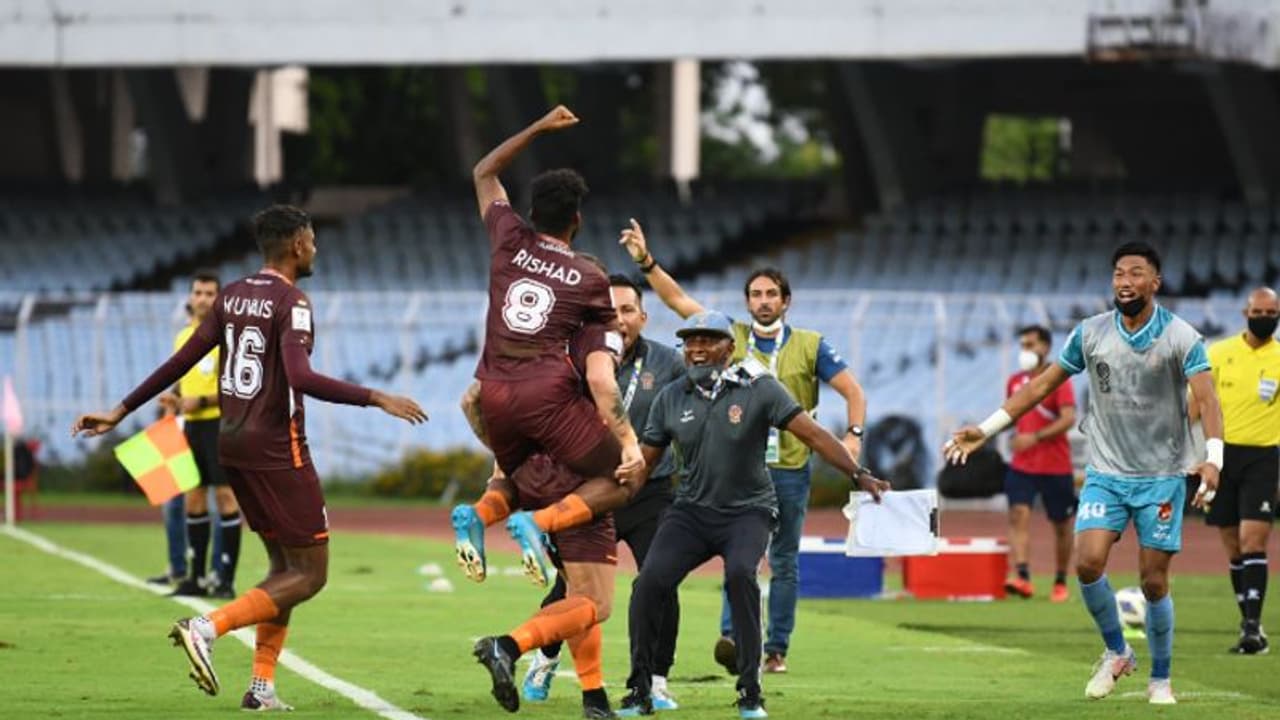 'ഐലീഗ് താരങ്ങളെ ഇന്ത്യൻ ടീമിലെടുക്കൂ'; ഫെഡറേഷനെതിരെ ആഞ്ഞടിച്ച് ഗോകുലം കേരള പരിശീലകന്‍