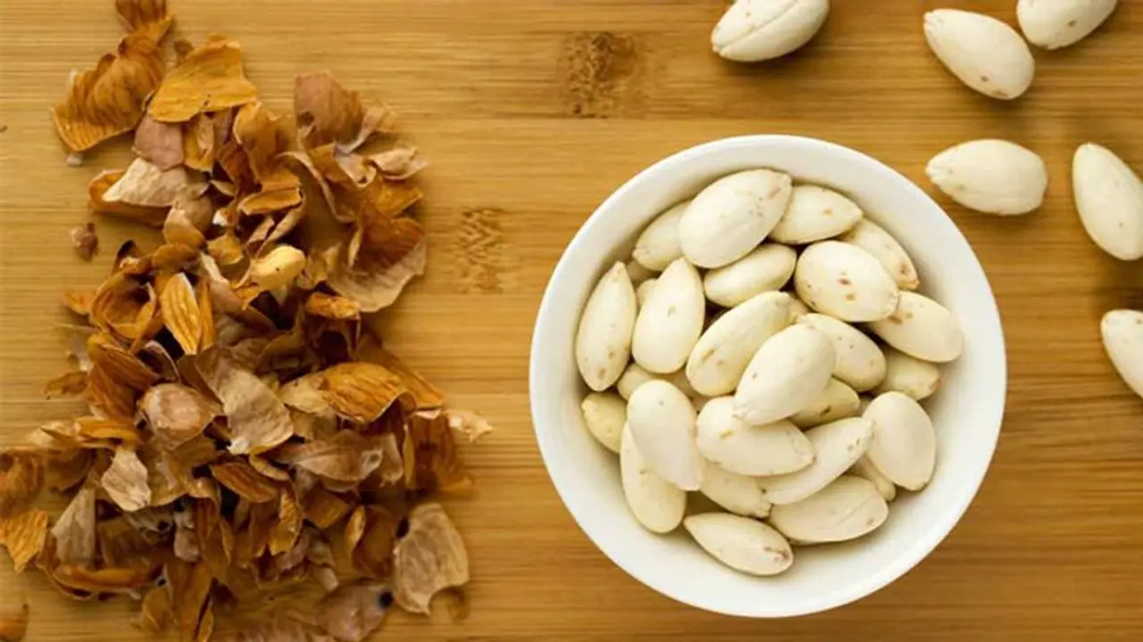 আমন্ড খেয়ে খোসা ফেলে দেন? জেনে নিন কী ভুল করছেন, ত্বকের ও চুলের যত্নে ব্য়বহার করুন এটি আমন্ড খেয়ে খোসা ফেলে দেন? জেনে নিন কী ভুল করছেন, ত্বকের ও চুলের যত্নে ব্য়বহার করুন এটি