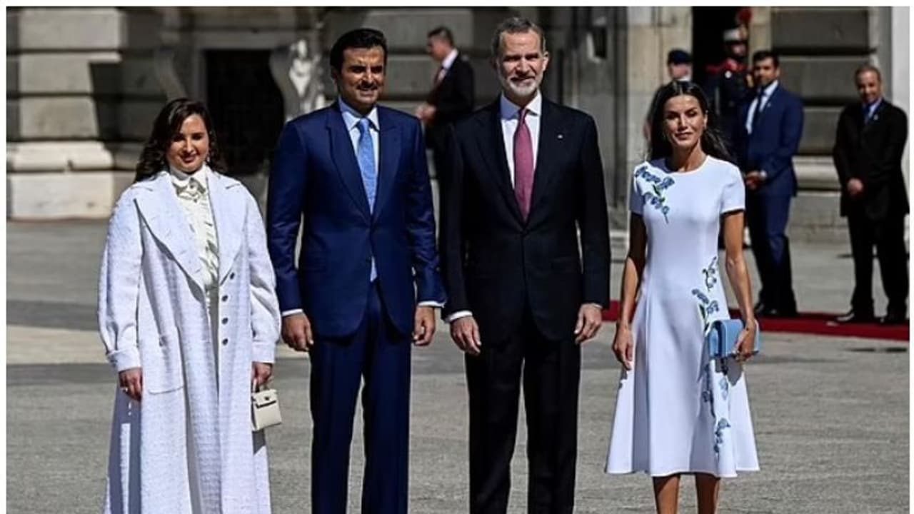 ആദ്യമായി ഔദ്യോഗിക ചടങ്ങിലെത്തി ഖത്തര് അമീറിന്റെ പത്നി ആദ്യമായി ഔദ്യോഗിക ചടങ്ങിലെത്തി ഖത്തര് അമീറിന്റെ പത്നി