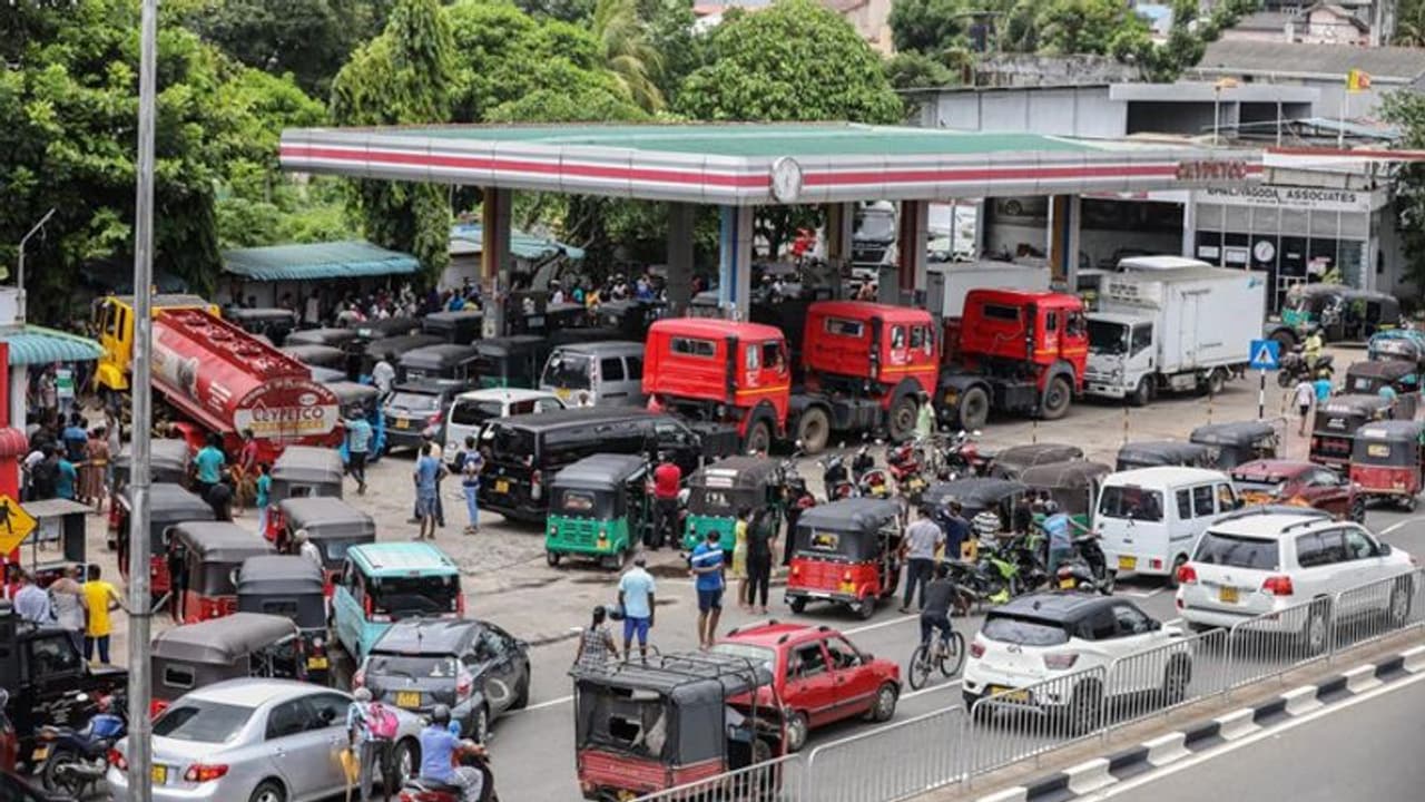 ಶಾಲೆಗಳು ಕ್ಲೋಸ್, ಉದ್ಯೋಗಿಗಳಿಗೆ ವರ್ಕ್ ಫ್ರಂ ಹೋಮ್, ಇಂಧನ ಉಳಿಸಲು ಶ್ರೀಲಂಕಾದ ಪ್ಲ್ಯಾನ್! ಶಾಲೆಗಳು ಕ್ಲೋಸ್, ಉದ್ಯೋಗಿಗಳಿಗೆ ವರ್ಕ್ ಫ್ರಂ ಹೋಮ್, ಇಂಧನ ಉಳಿಸಲು ಶ್ರೀಲಂಕಾದ ಪ್ಲ್ಯಾನ್!
