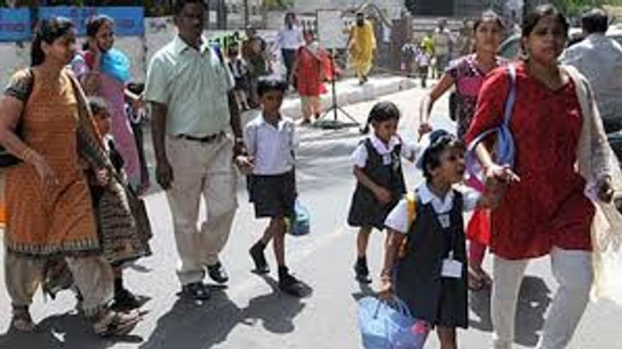 Tamil Nadu Schools Reopen:பெற்றோர்களே அலர்ட்..ஜூன் மாத இறுதியில் பள்ளிகள் திறப்பு.. பள்ளிக்கல்வித்துறை தகவல்..