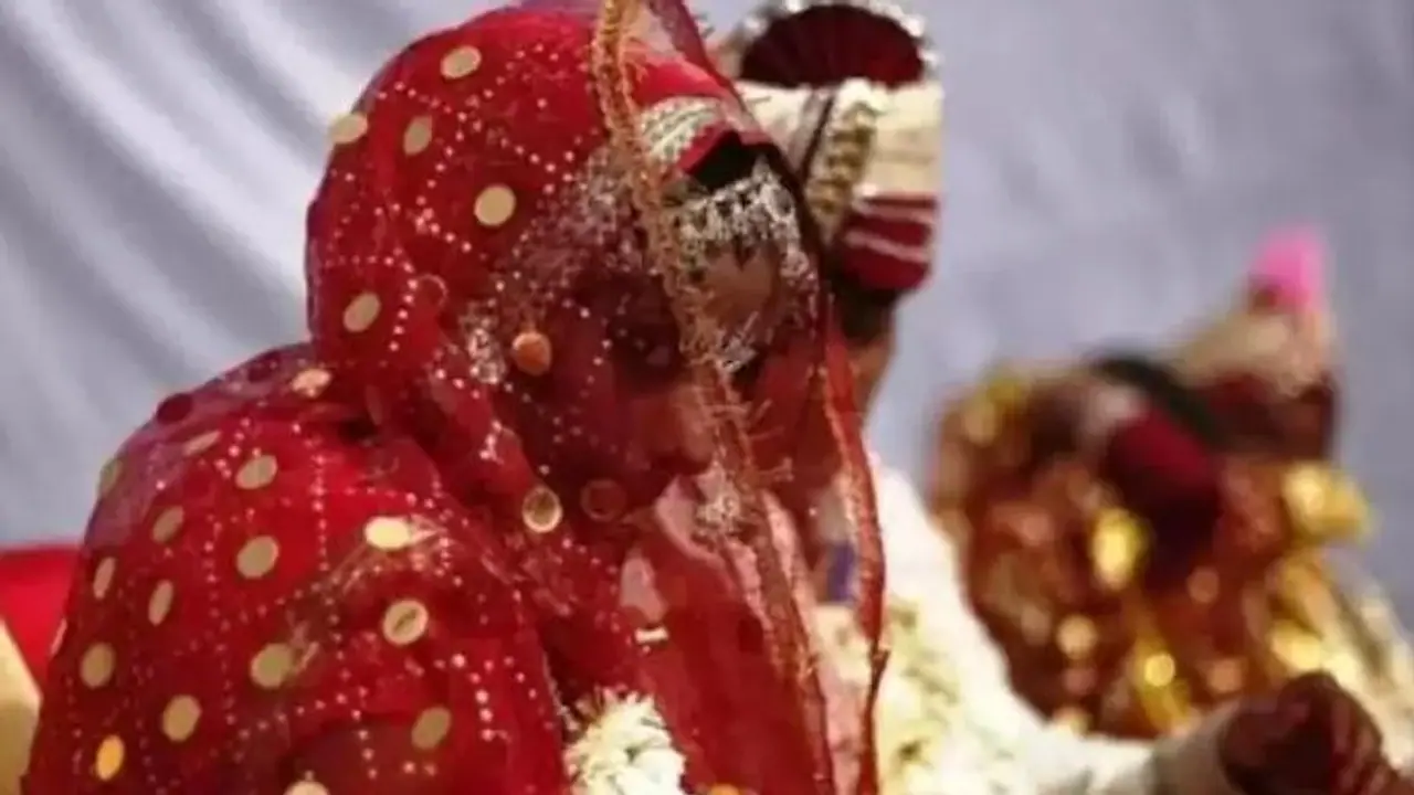 देवभूमि उत्तराखंड का शर्मनाक मामला: बेटे ने पापा को धोखा देकर सौतेली मां को बनाया अपनी दुल्हन देवभूमि उत्तराखंड का शर्मनाक मामला: बेटे ने पापा को धोखा देकर सौतेली मां को बनाया अपनी दुल्हन