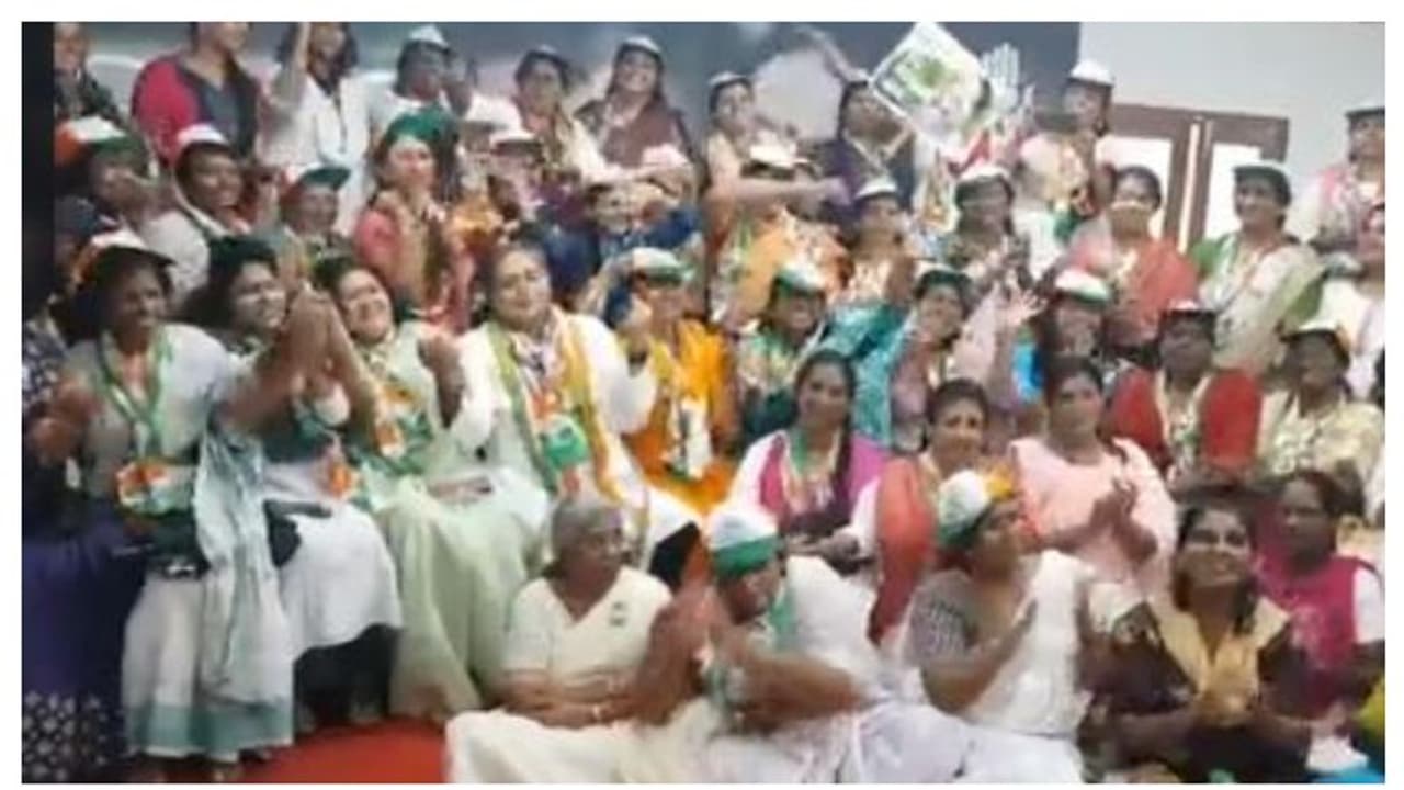 വനിതാ നേതാക്കൾക്കൊപ്പം പറുദീസയുടെ പാരഡിക്ക് ചുവടുവെച്ച് ശശി തരൂർ വീഡിയോ