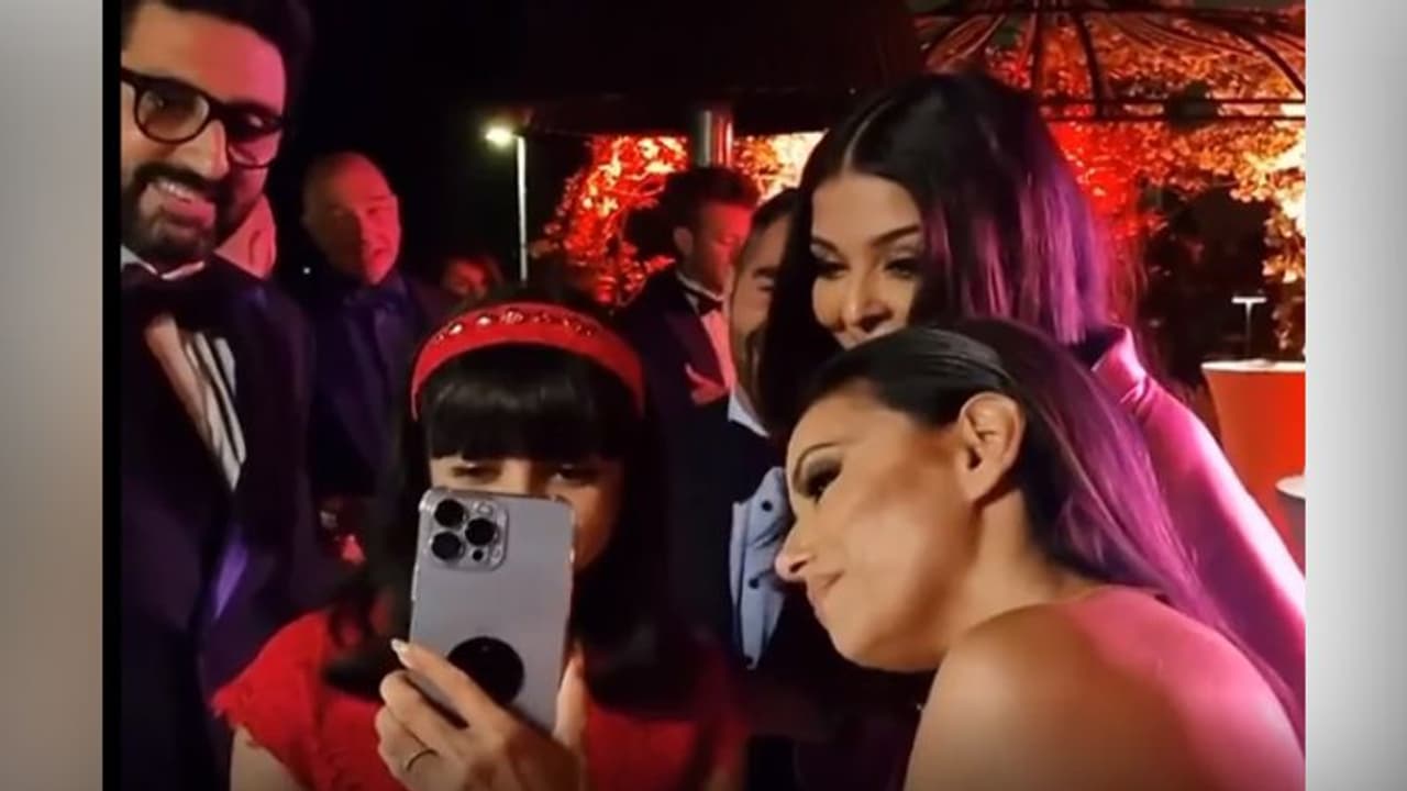 बेटी आराध्या बच्चन संग कान्स रेड कारपेट पर ऐश्वर्या राय, इस हॉलीवुड एक्ट्रेस के साथ दिखी बॉन्डिंग बेटी आराध्या बच्चन संग कान्स रेड कारपेट पर ऐश्वर्या राय, इस हॉलीवुड एक्ट्रेस के साथ दिखी बॉन्डिंग