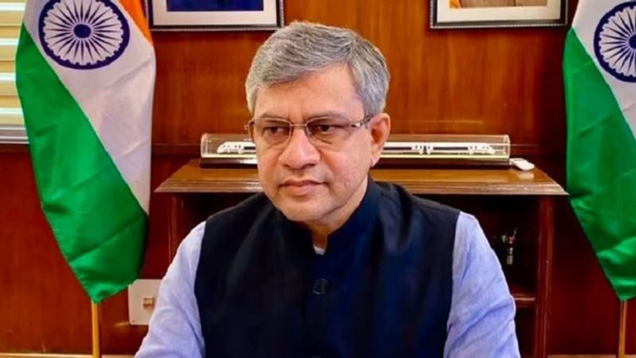 5G Service In India: సెప్టెంబర్ నుండి 5జి సేవలు ప్రారంభం.. భారీగా ఉద్యోగాలు.. త్వరలో స్పెక్ట్రమ్ వేలం 5G Service In India: సెప్టెంబర్ నుండి 5జి సేవలు ప్రారంభం.. భారీగా ఉద్యోగాలు.. త్వరలో స్పెక్ట్రమ్ వేలం