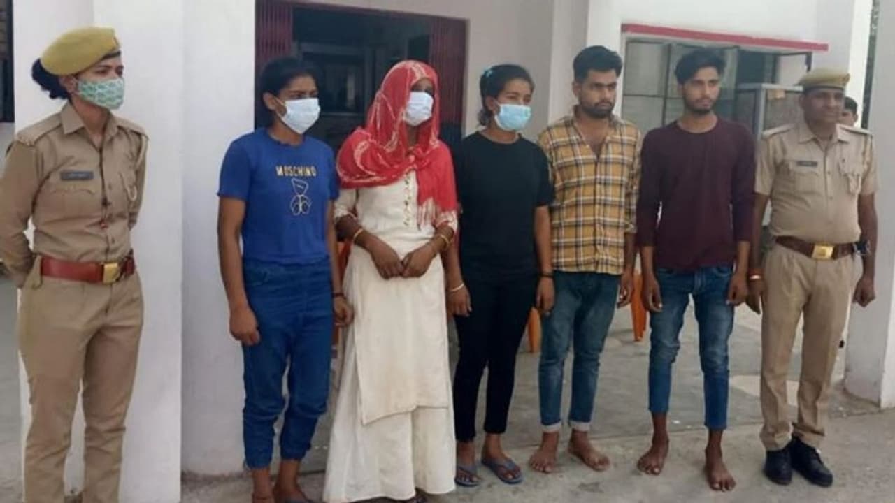 लव मैरेज में रोड़ा बने घरवाले, 2 बहनों ने सबको मौत की नींद सुलाने का बनाया खतरनाक प्लान लेकिन... लव मैरेज में रोड़ा बने घरवाले, 2 बहनों ने सबको मौत की नींद सुलाने का बनाया खतरनाक प्लान लेकिन...