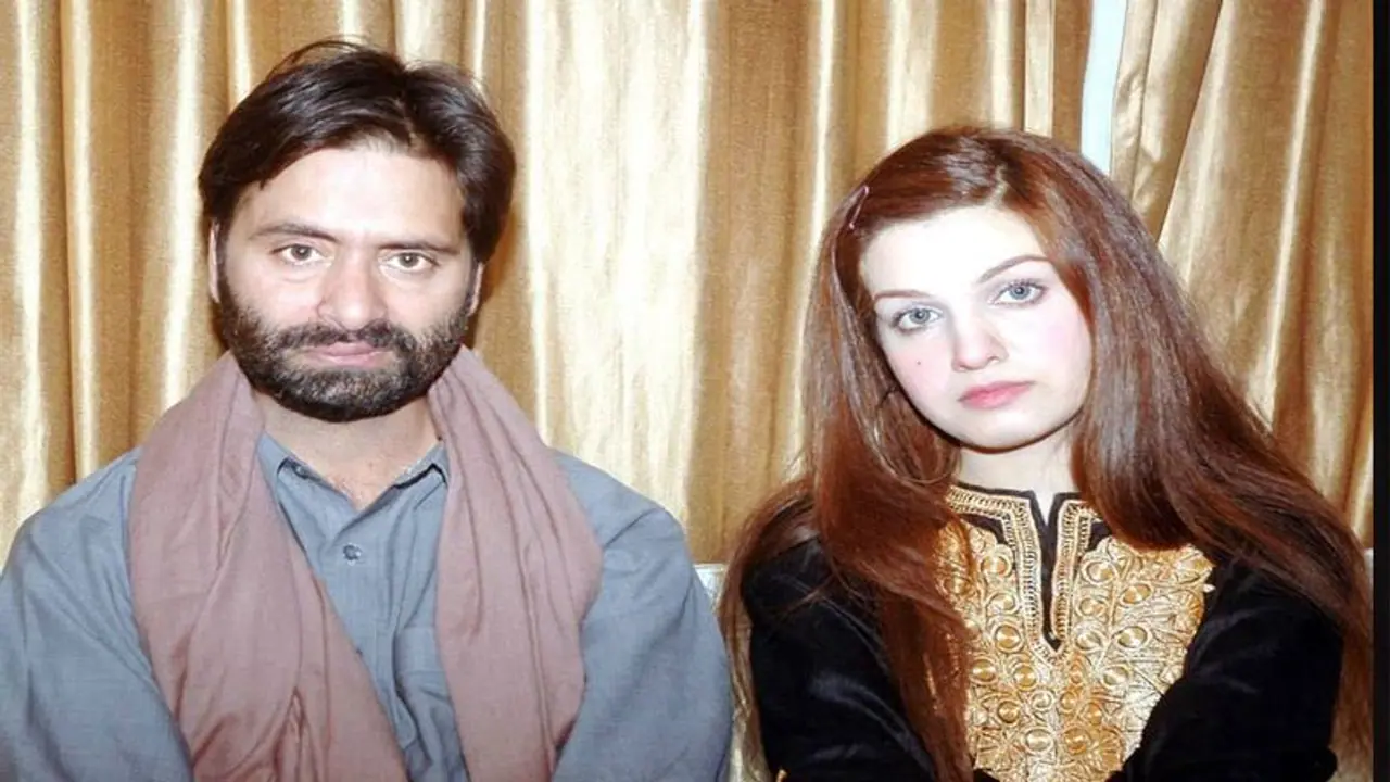 ये हैं कश्मीर के असली खलनायक, पति को हुई उम्रकैद तो पत्नी पाकिस्तान से यूं कर रही मिनन्नें, कभी उगलती थी जहर ये हैं कश्मीर के असली खलनायक, पति को हुई उम्रकैद तो पत्नी पाकिस्तान से यूं कर रही मिनन्नें, कभी उगलती थी जहर