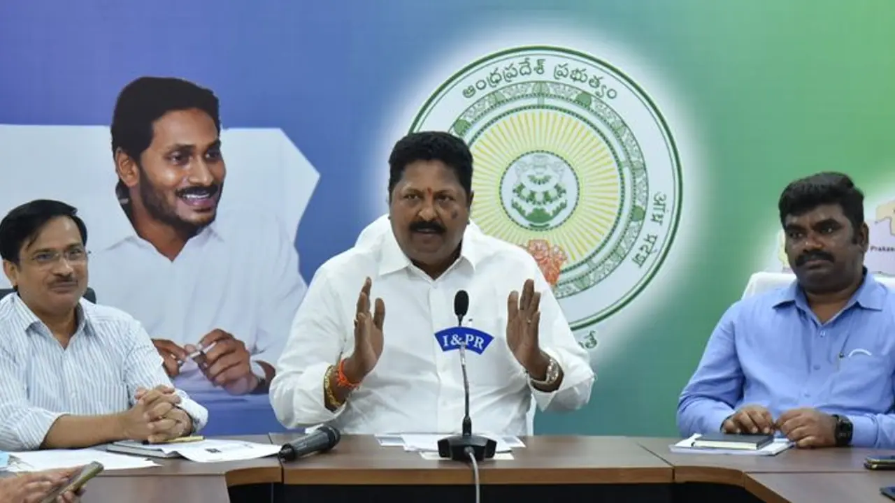 Cyclone Michaung : ఏపీలో తుఫాన్ బీభత్సం.. కౌలు రైతులకు ఆందోళన వద్దు , ప్రతి గింజా కొంటాం : మంత్రి కారుమూరి