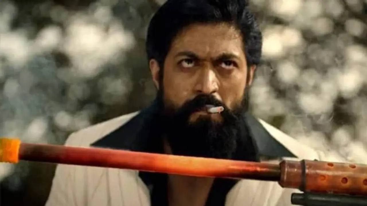 KGF : Chapter2 के रॉकी की स्मोकिंग एक्टिंग की कॉपी करने से बीमार हुआ किशोर, परिवार को महंगी पड़ गई फिल्म KGF : Chapter2 के रॉकी की स्मोकिंग एक्टिंग की कॉपी करने से बीमार हुआ किशोर, परिवार को महंगी पड़ गई फिल्म