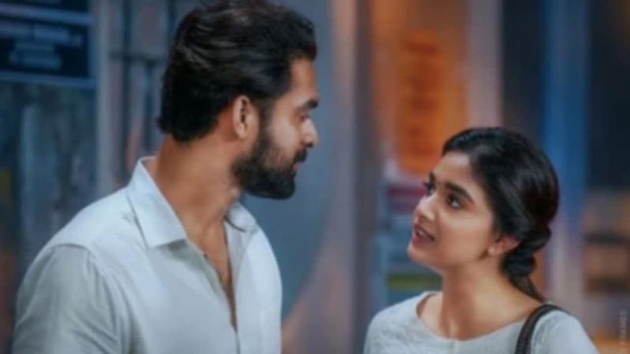 Vaashi : ടൊവിനൊ തോമസിന്റെയും കീര്ത്തി സുരേഷിന്റെയും 'വാശി', പുതിയ അപ്ഡേറ്റുമായി പോസ്റ്റര് Vaashi : ടൊവിനൊ തോമസിന്റെയും കീര്ത്തി സുരേഷിന്റെയും 'വാശി', പുതിയ അപ്ഡേറ്റുമായി പോസ്റ്റര്