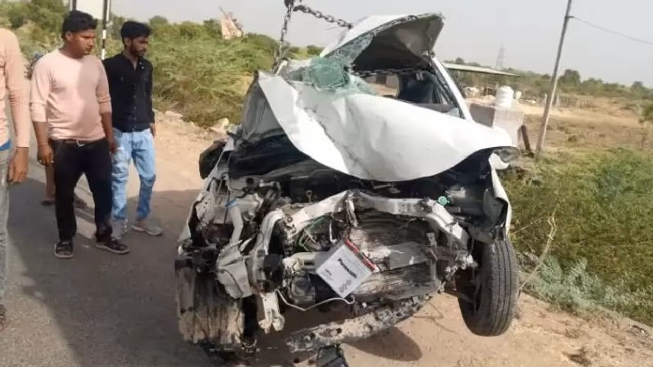 పుట్టినరోజు వేడుకలో విషాదం... రాజమండ్రి సమీపంలో ఘోర రోడ్డు ప్రమాదం, ముగ్గురు యువకుల దుర్మరణం 