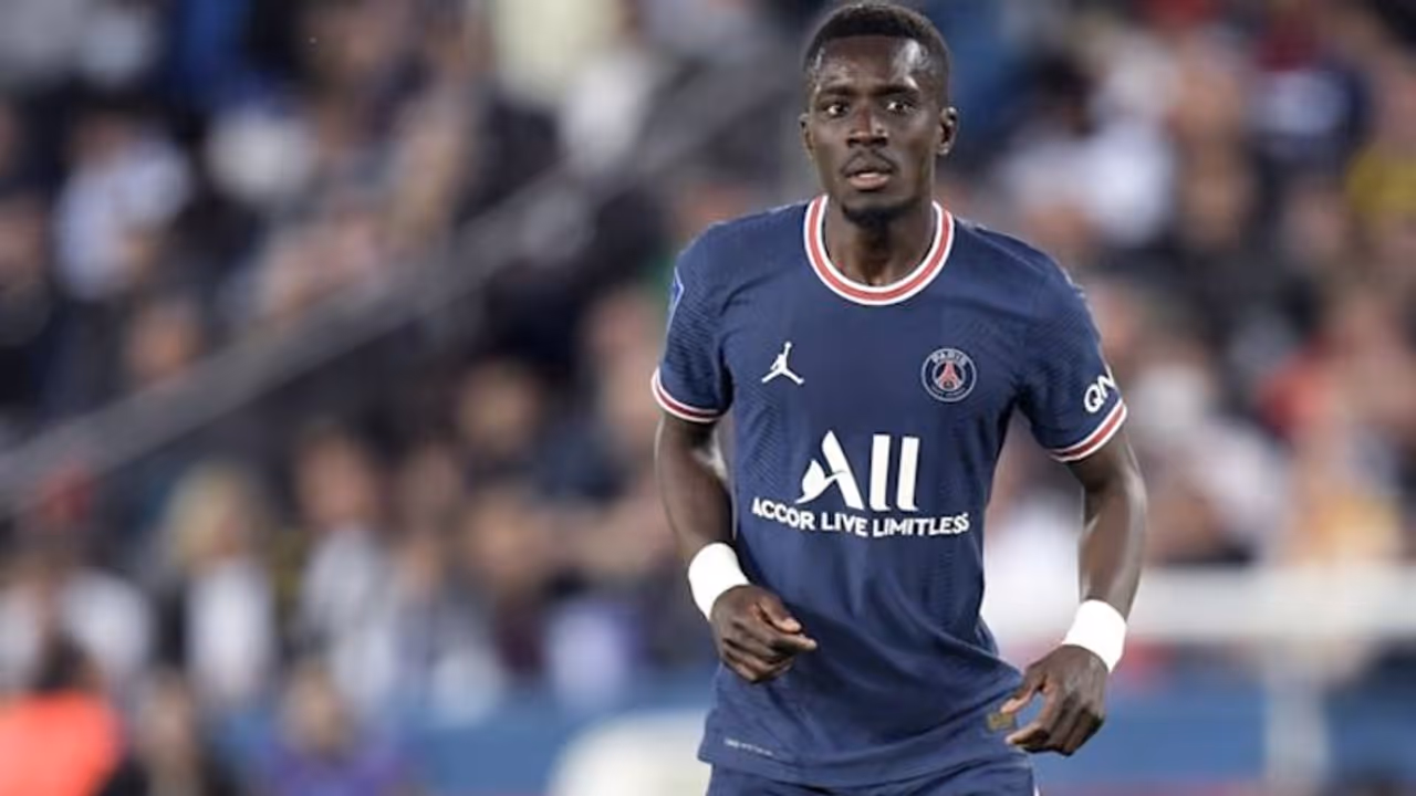 FFF urges PSG's Idrissa Gueye, accused of homophobia, to clarify rainbow shirt stance FFF urges PSG's Idrissa Gueye, accused of homophobia, to clarify rainbow shirt stance