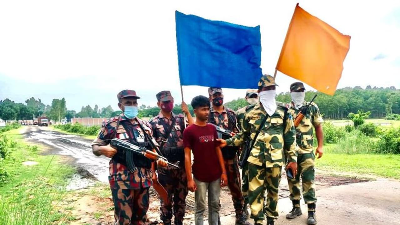  അബദ്ധത്തിൽ ഇന്ത്യൻ അതിർത്തിക്കടന്ന ബംഗ്ലാദേശി ബാലന് തുണയായി ബിഎസ്എഫ്
