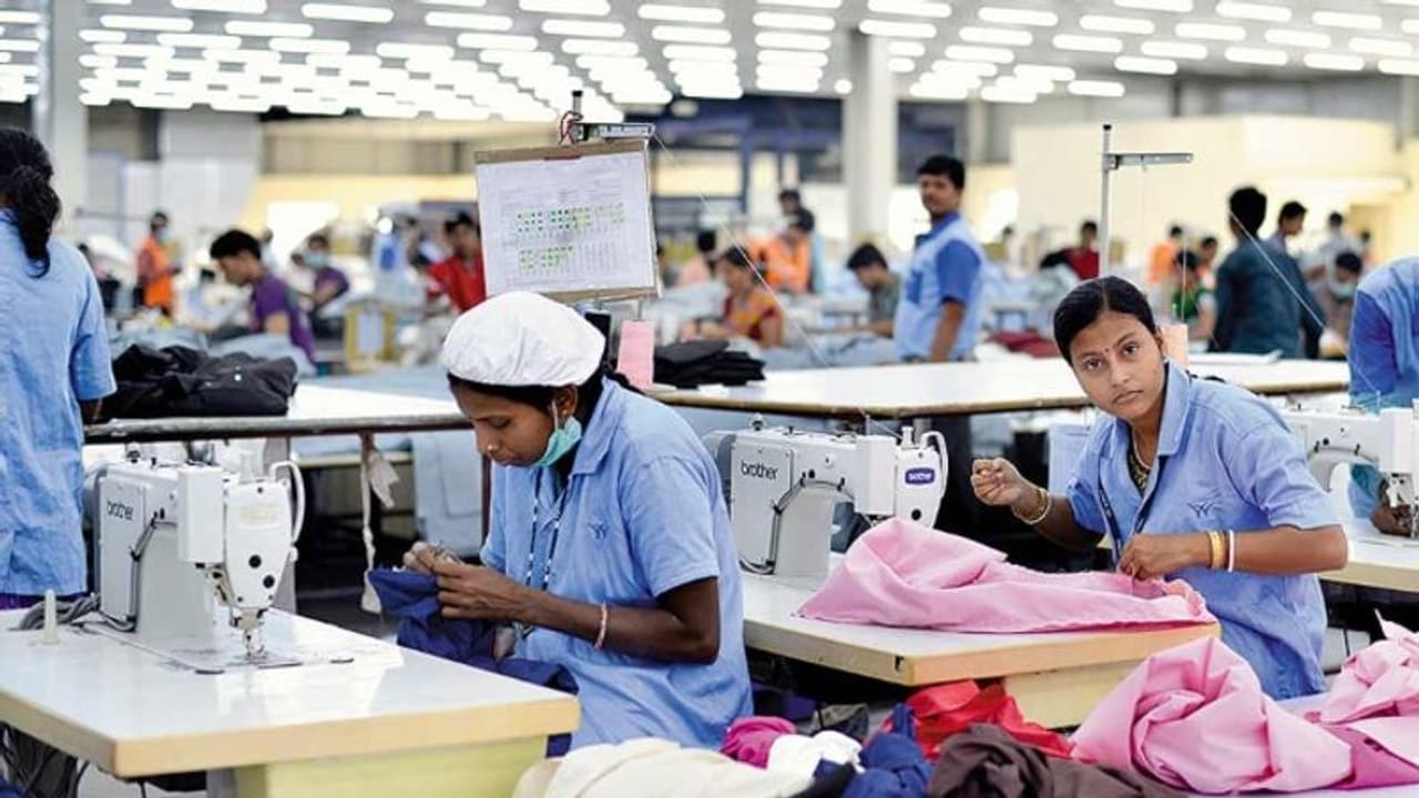 ജോലിയുള്ള സ്ത്രീകളുടെ കണക്കിൽ കേരളം അയൽസംസ്ഥാനങ്ങൾക്ക് പിന്നിൽ ജോലിയുള്ള സ്ത്രീകളുടെ കണക്കിൽ കേരളം അയൽസംസ്ഥാനങ്ങൾക്ക് പിന്നിൽ