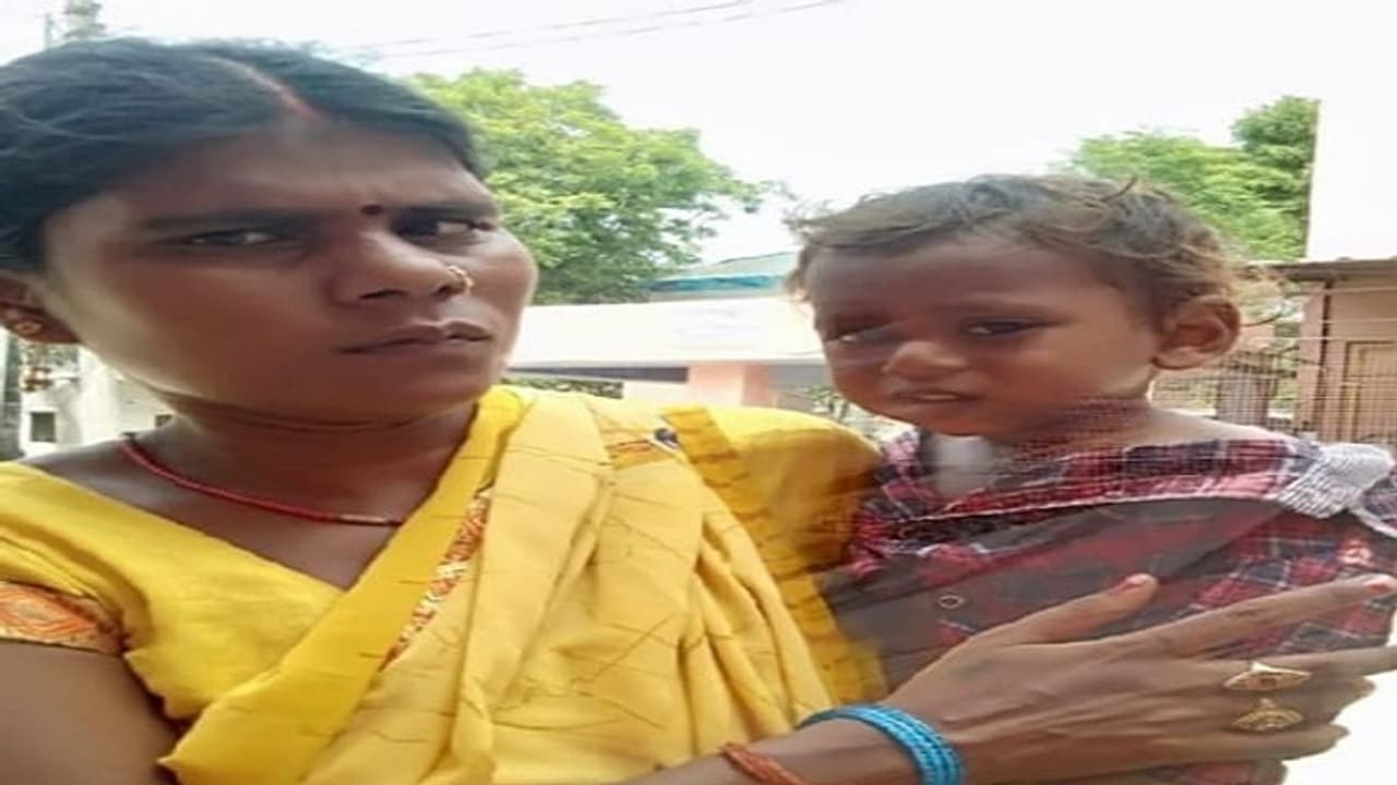 6 माह से बच्चे को हो रहा था पेट दर्द, दवा देने पर निकले चूहे के बच्चे जैसे कीड़े, डॉक्टर भी हैरान 