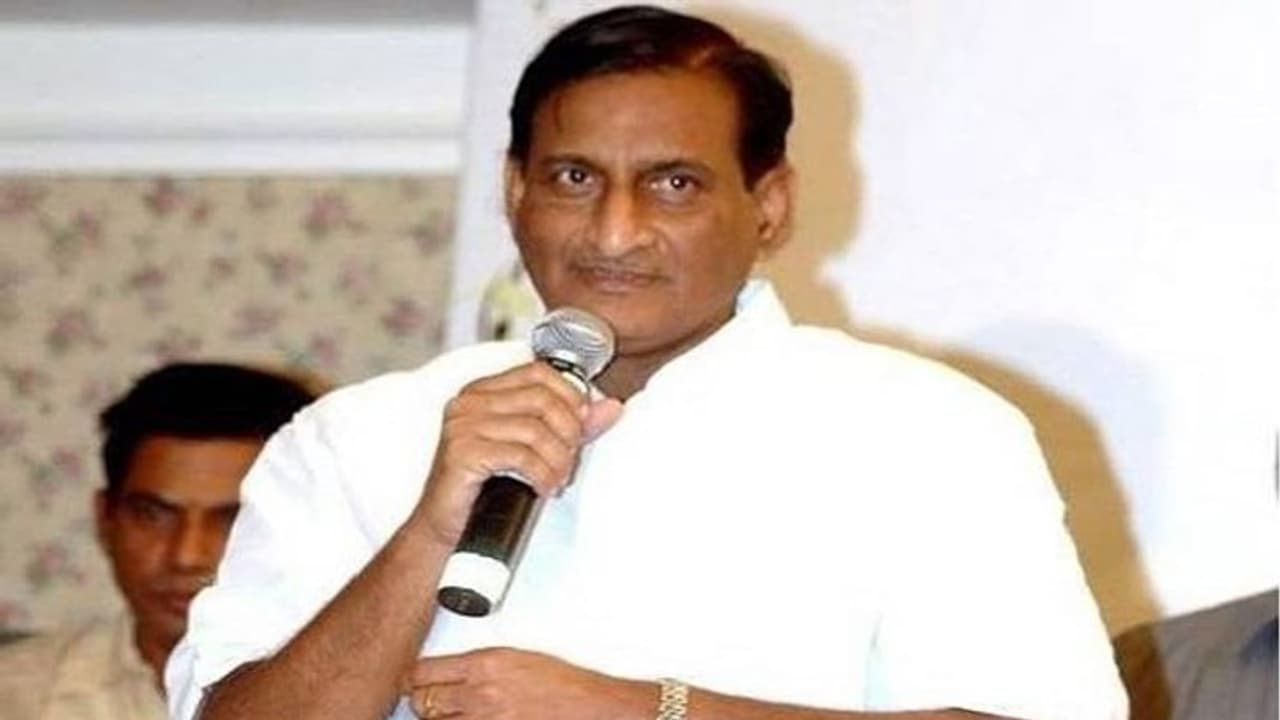 చంద్రబాబు కుటుంబ సభ్యులకు నిర్మాత ఆదిశేషగిరిరావు పరామర్శ.. జగన్ సర్కార్పై కీలక వ్యాఖ్యలు.. చంద్రబాబు కుటుంబ సభ్యులకు నిర్మాత ఆదిశేషగిరిరావు పరామర్శ.. జగన్ సర్కార్పై కీలక వ్యాఖ్యలు..