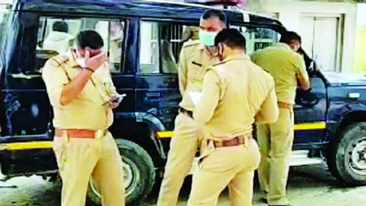 अयोध्या में मणिरामदास छावनी की धर्मशाला में मिला युवक का शव, बिहार से कनेक्शन अयोध्या में मणिरामदास छावनी की धर्मशाला में मिला युवक का शव, बिहार से कनेक्शन