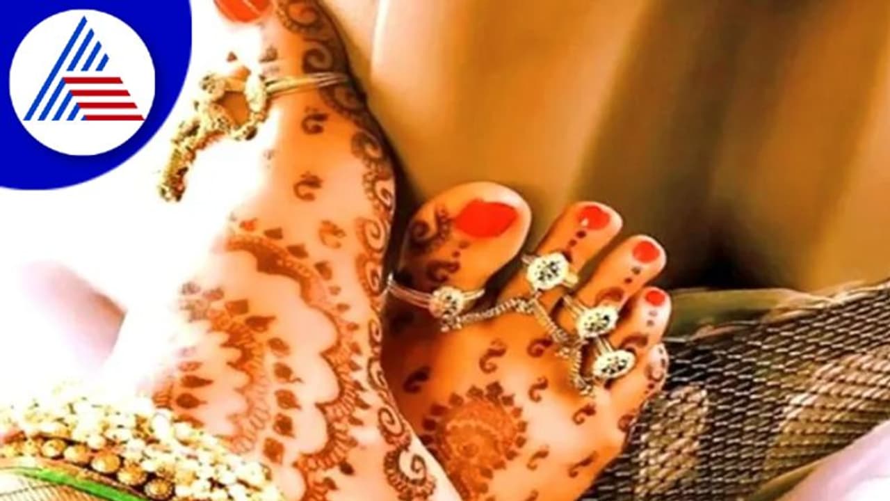 Astrology Tips : ಪತಿಯ ಸಾಲಕ್ಕೆ ಕಾರಣವಾಗುತ್ತೆ ಪತ್ನಿಯ ಈ ತಪ್ಪು Astrology Tips : ಪತಿಯ ಸಾಲಕ್ಕೆ ಕಾರಣವಾಗುತ್ತೆ ಪತ್ನಿಯ ಈ ತಪ್ಪು