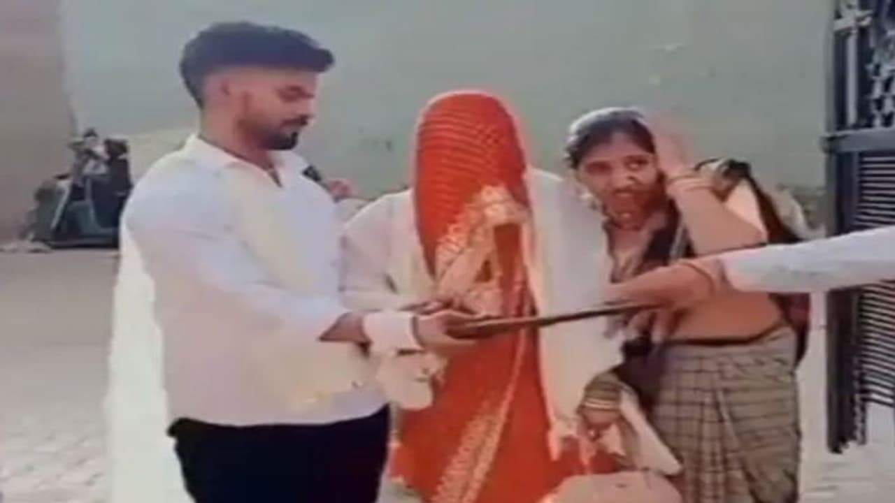 दुल्हन की शानदार एंट्री के चक्कर में दूल्हे ने किया बड़ा काम, पुलिस जांच में जुटी दुल्हन की शानदार एंट्री के चक्कर में दूल्हे ने किया बड़ा काम, पुलिस जांच में जुटी